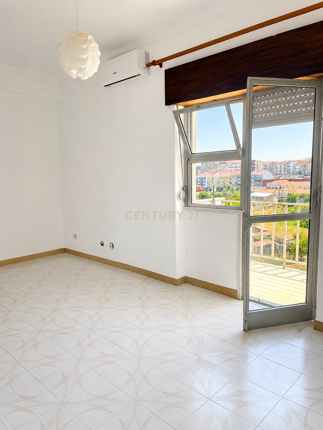 Fotografia 7 de Apartamento T2 com elevador e varandas na Amora, Seixal