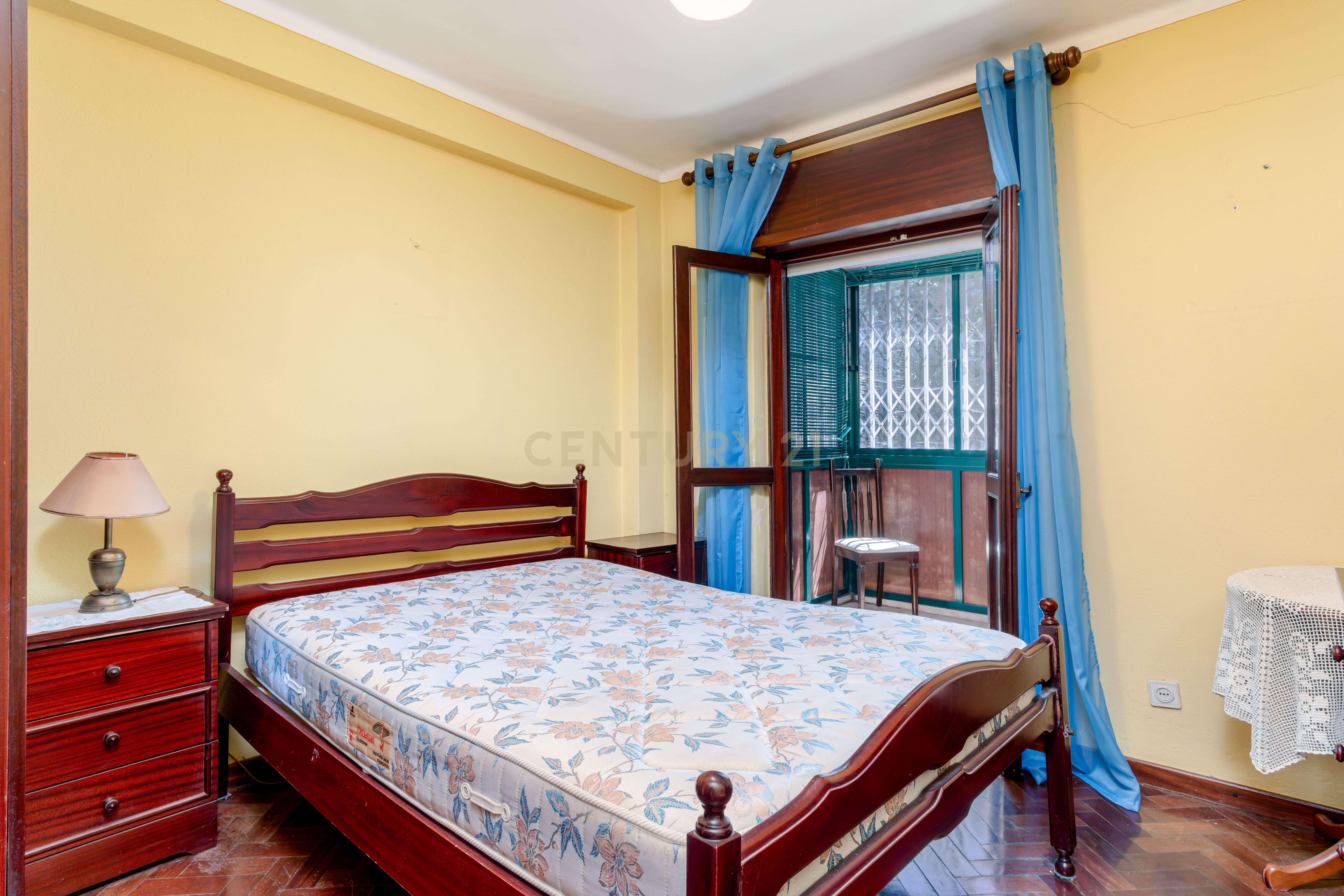 Fotografia 11 de T2 em Caselas – Oportunidade para Criar a Casa dos Seus Sonhos