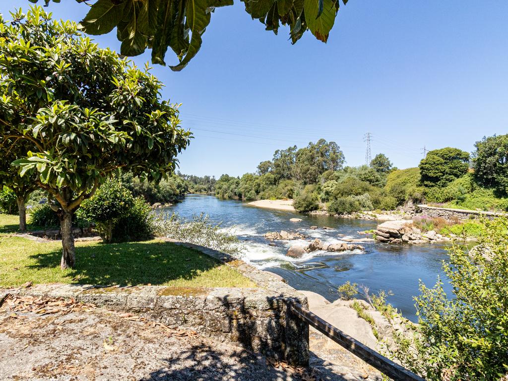 Casa das Azenhas – Charme e Exclusividade à Beira do Rio Cávado - Image 39