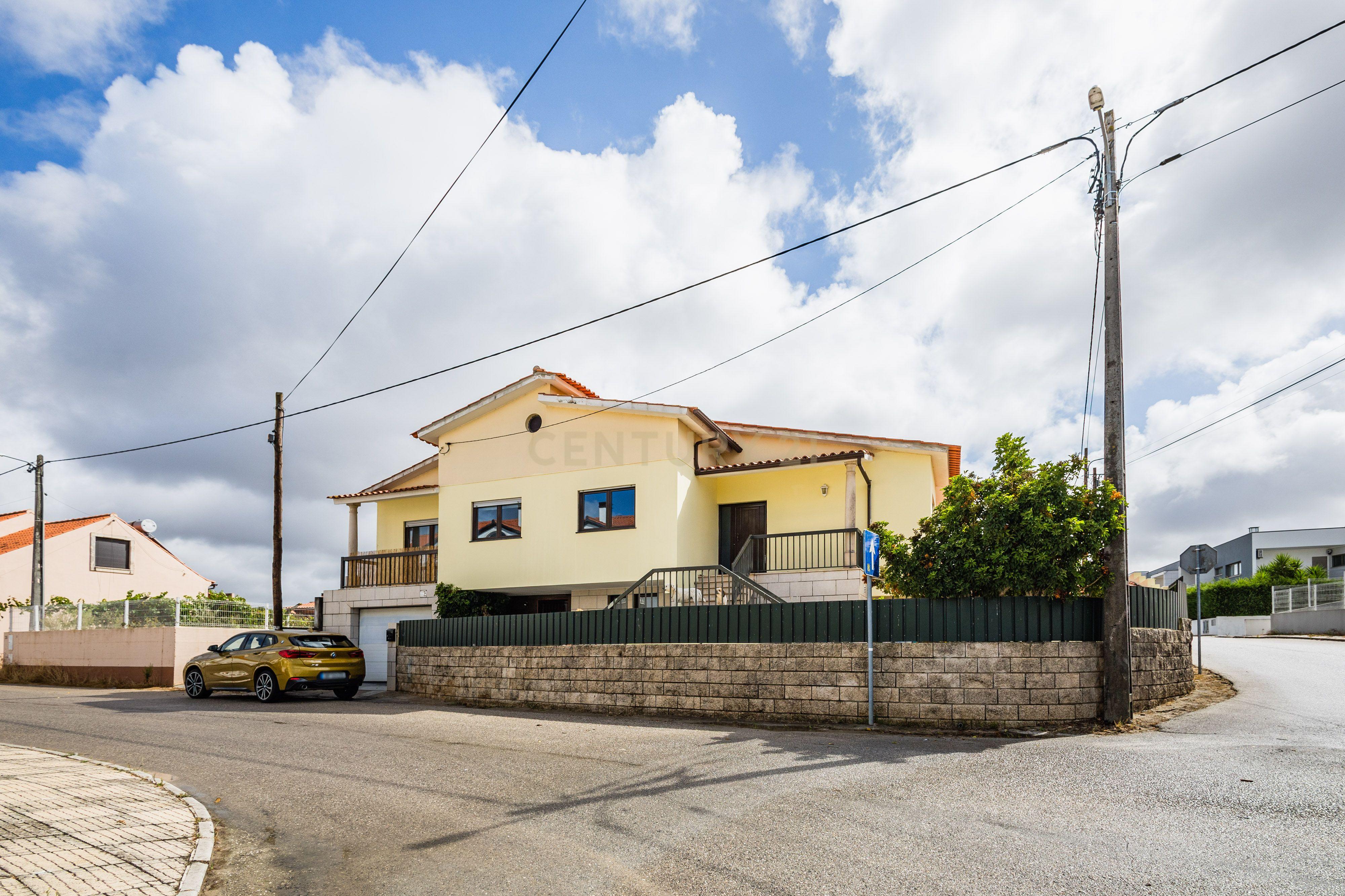 Moradia individual T4 perto do centro da Cidade