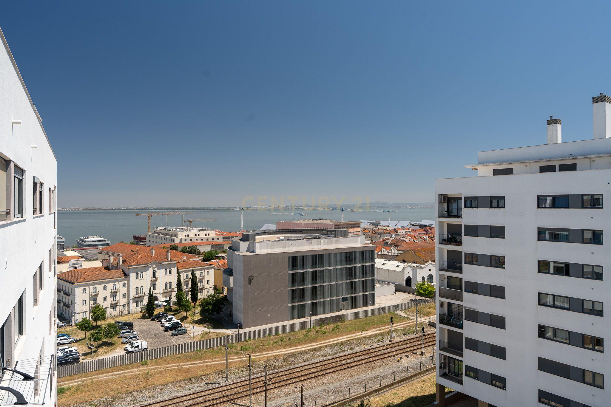 Excelente Apartamento T2 em Braço de Prata - Image 7