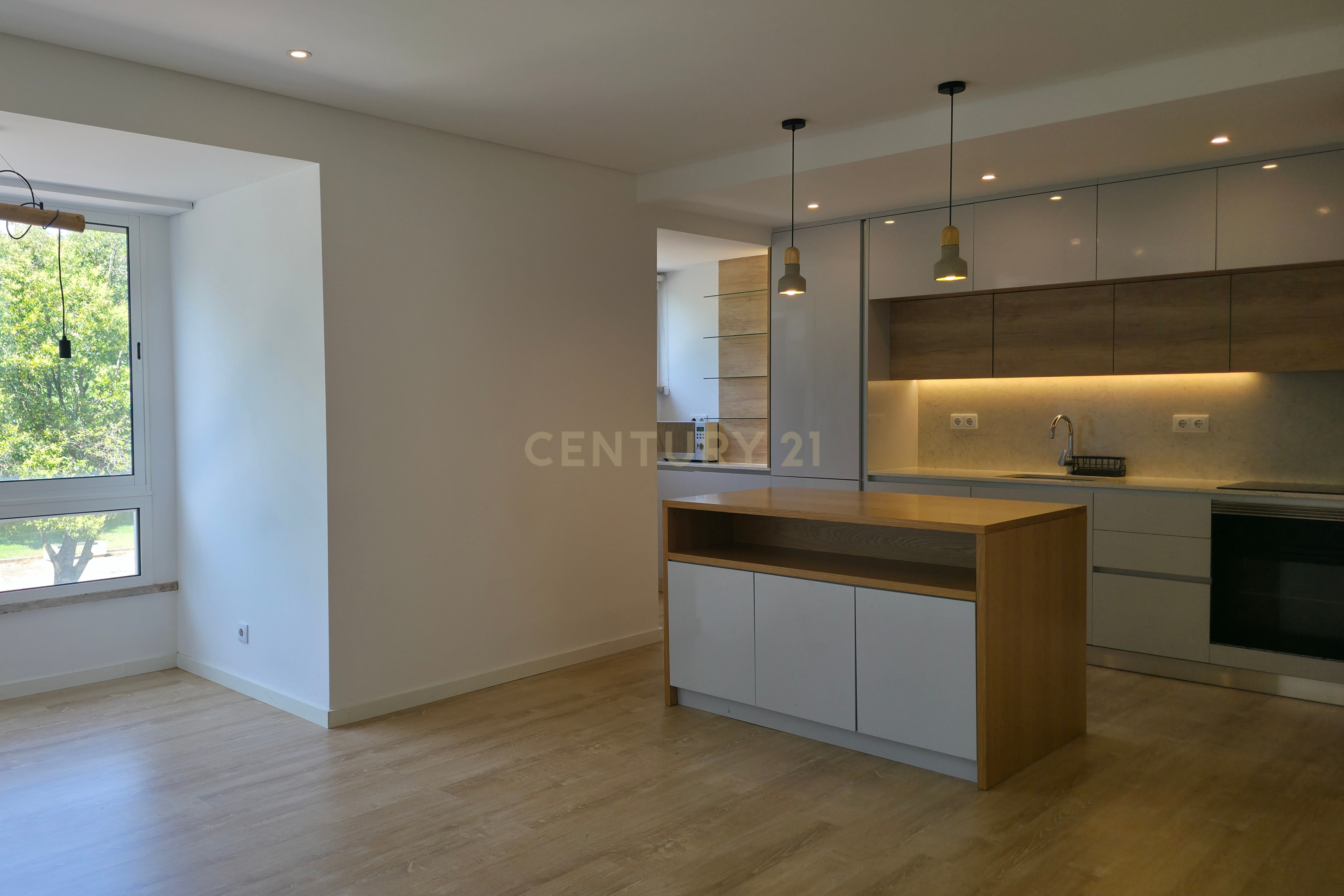 Apartamento T2 Remodelado, Oeiras. - View 3