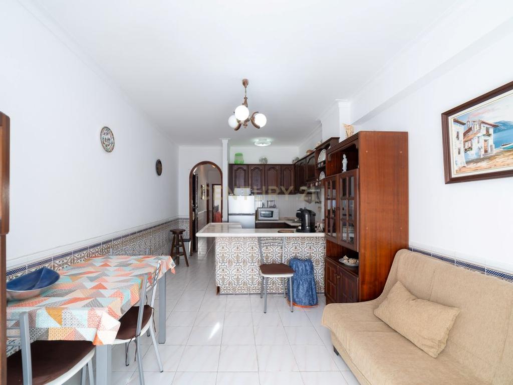 Apartamento T2 em Monte Gordo – Rua Pedonal, a poucos metros da praia - Image 2