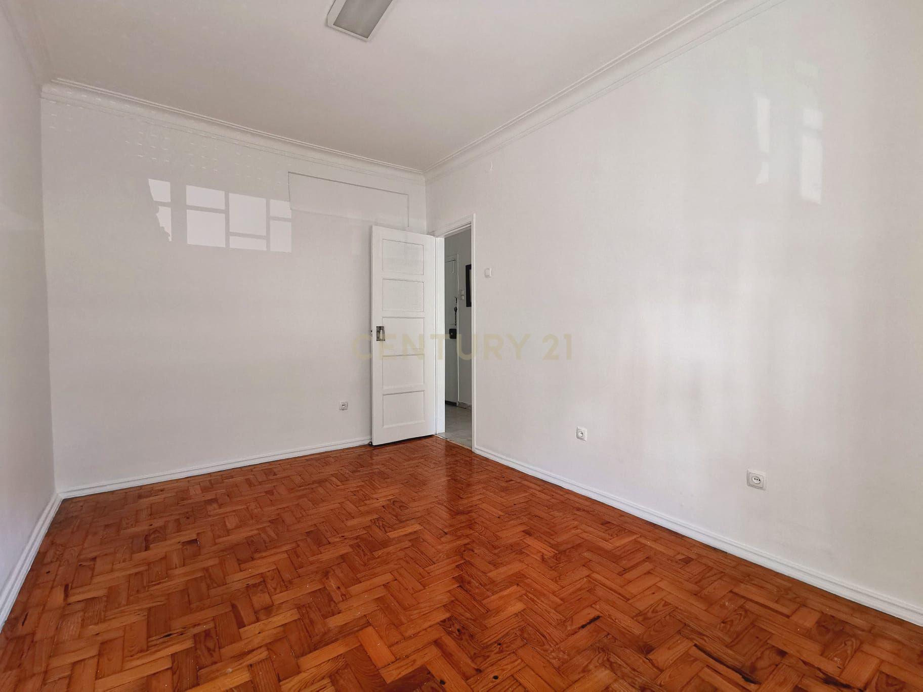 Fotografia 5 de T0 para Arrendamento no Centro da Amadora