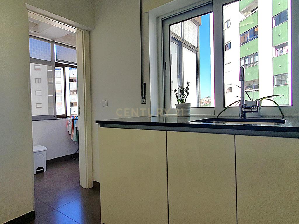 Apartamento T3 I Elevador I Centro Cidade Coimbra - Image 11