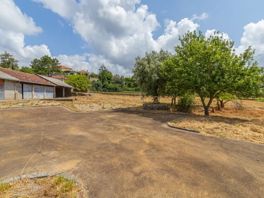 Casa para Recuperação em Braga com Terreno de 5000m² - Image 14