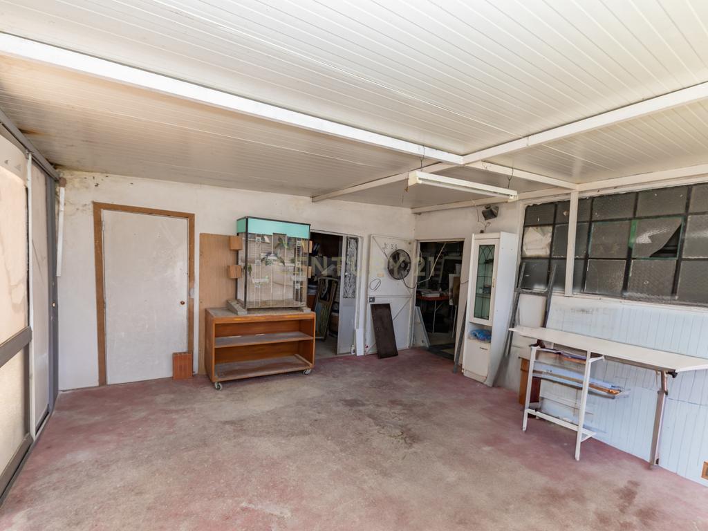 Apartamento T3 no Feijó com logradouro de 261 m2 - Image 23