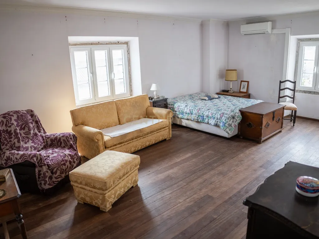 Moradia de charme T5 com Garagem e Terreno em Abrunheira, Sintra - Image 10
