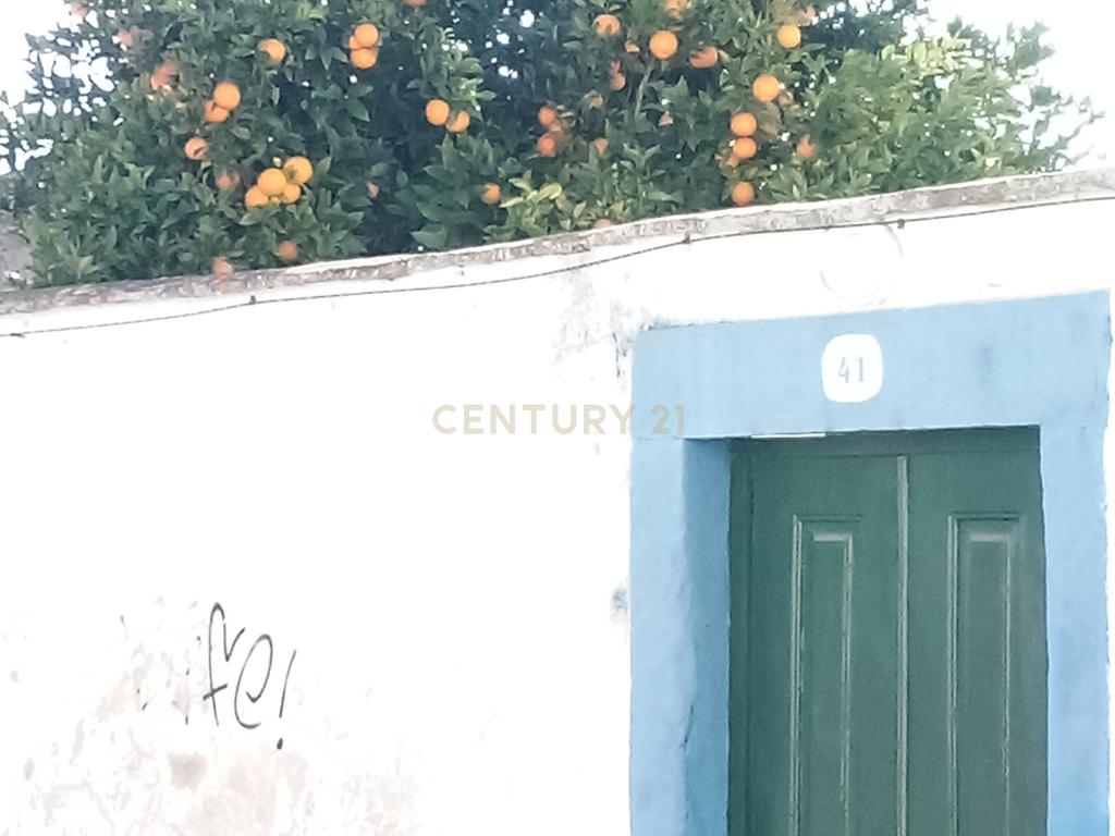 Prédio tradicional com 3 pisos junto Zona Ribeirinha de Alcácer do Sal - Image 7