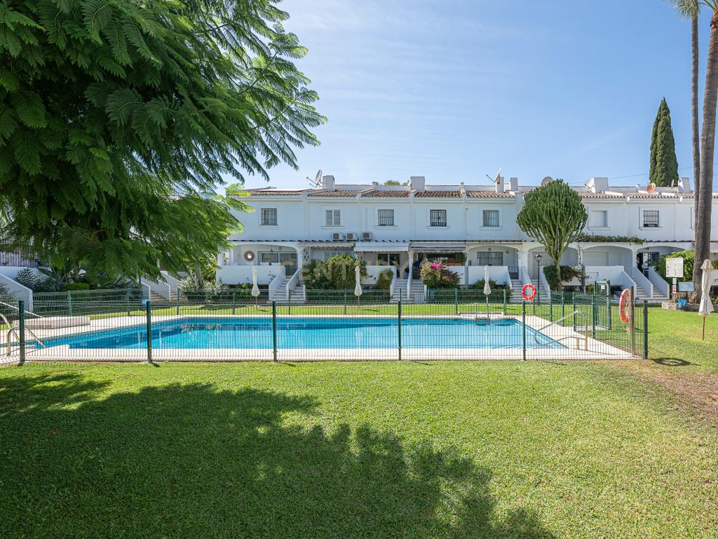 Moradia geminada no Conjunto San Javier Elegância, conforto e espaços para desfrutar -Nueva Andalucia–Marbella    - Image 15