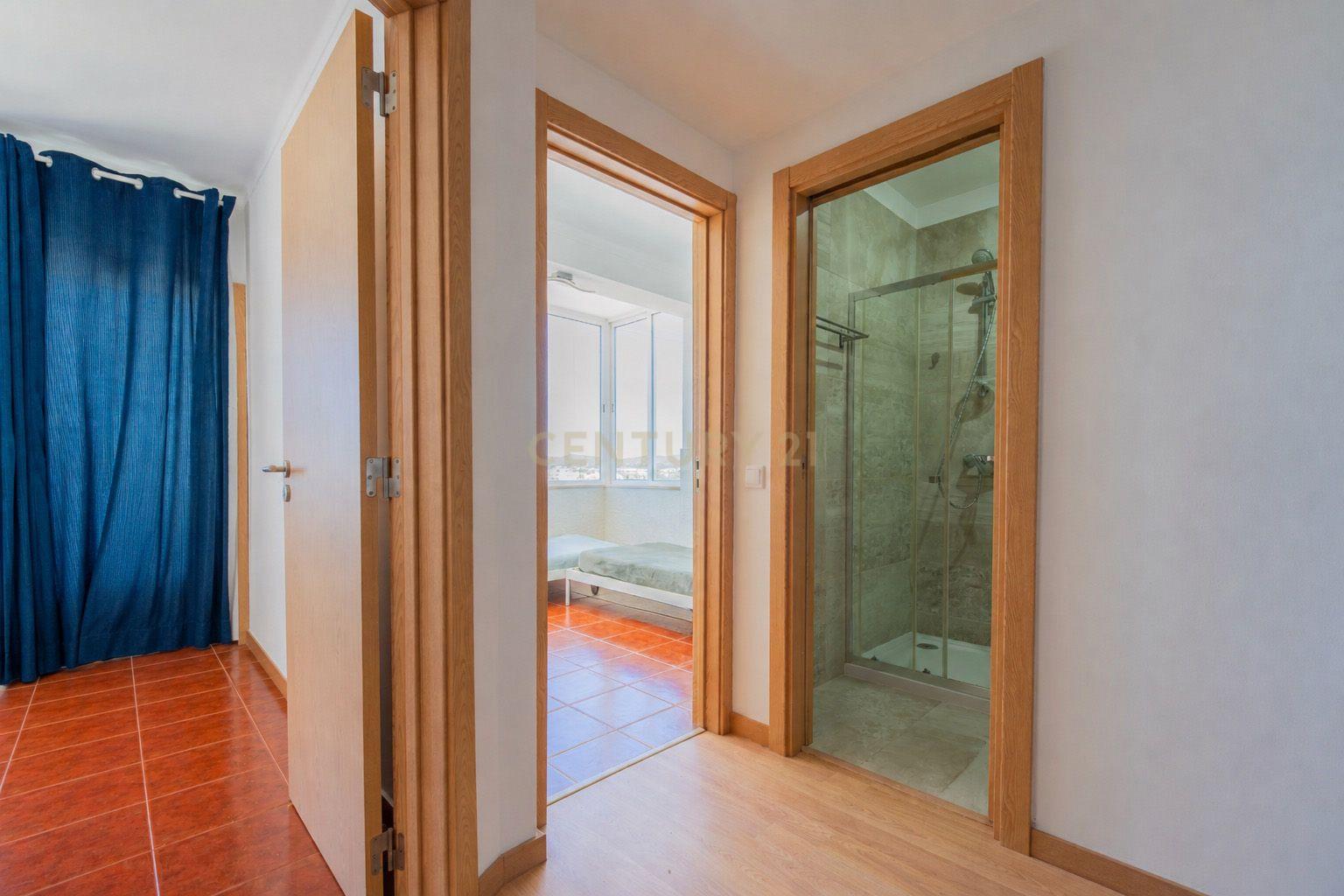 Fotografia 8 de Apartamento T2 com Vista Mar e Serra, na Baixa de Olhão
