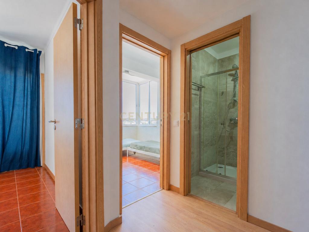 Apartamento T2 com Vista Mar e Serra, na Baixa de Olhão - Image 8