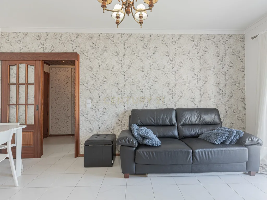 Magnífico apartamento T2 no Feijó - 1 andar com elevador - Image 10