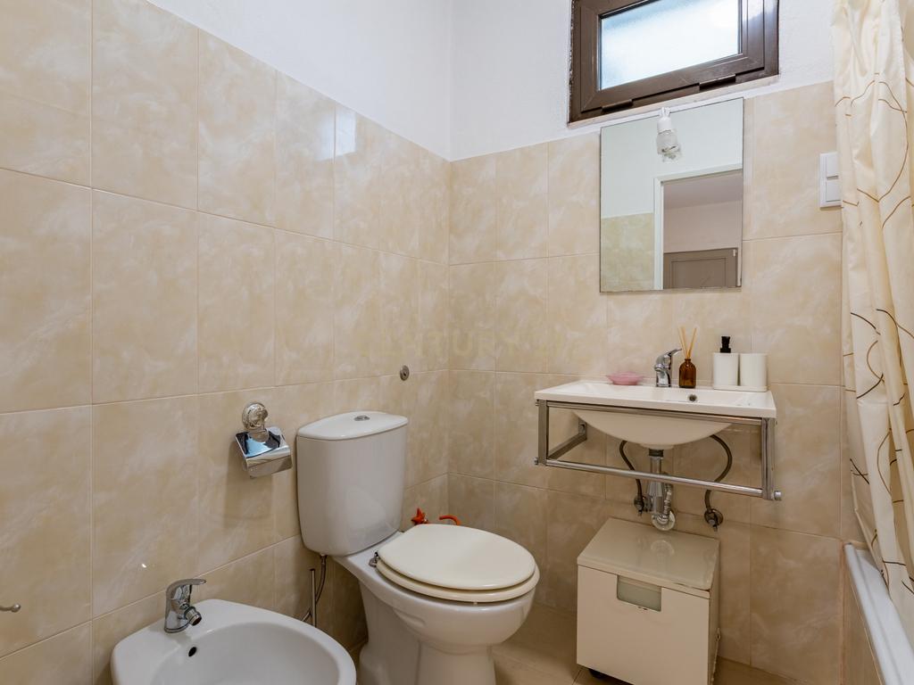 Moradia T5 isolada, inserida num lote de terreno de 750m2 em Casal de Cambra - Image 31