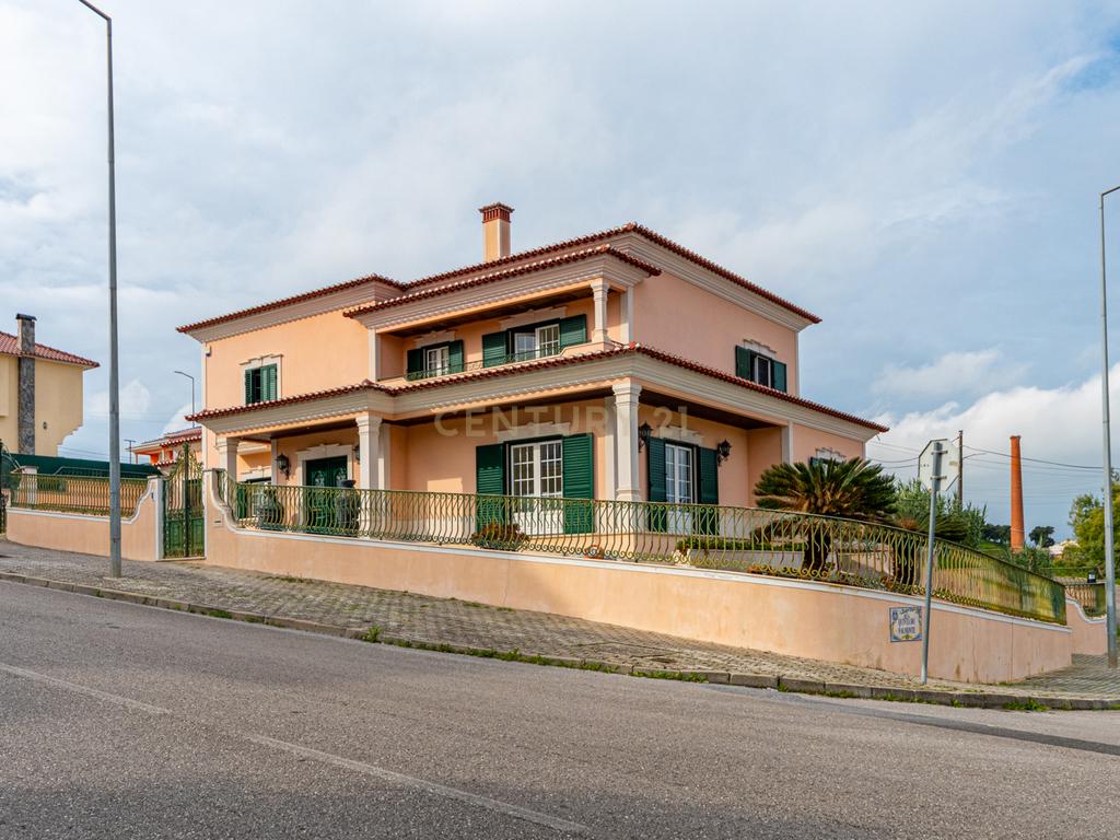 MORADIA T4 - SANTARÉM - Conforto, Elegância e Funcionalidade - Image 60