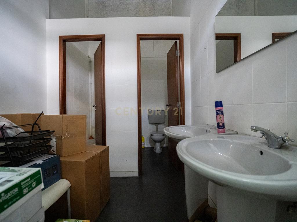 Armazém com 947 m2 a 5 min. do Aeroporto de Lisboa - Image 24