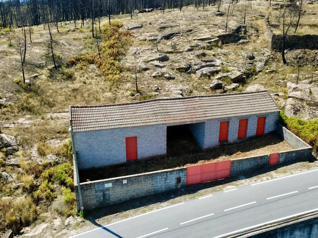 Arrecadação com área exterior em Pinheiro, Aguiar da beira - Image 10
