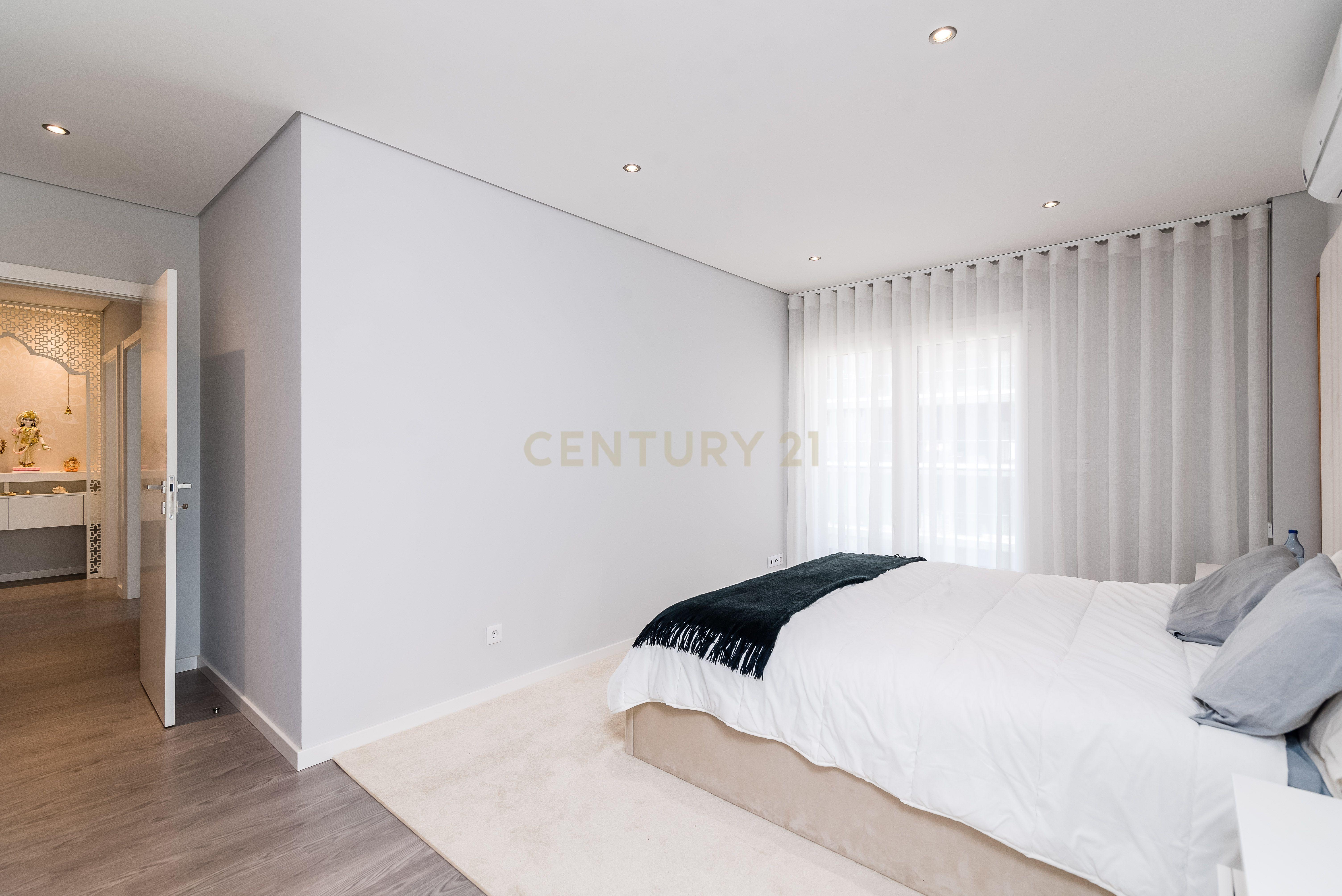Luxuoso Apartamento T3 em Odivelas com Vista Panorâmica - Image 33