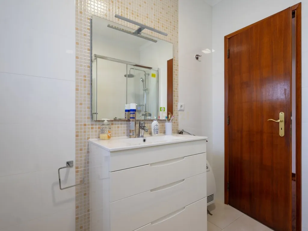 Moradia T3 com anexos e garagem para 3 carros – Canedo, Pampilhosa - Image 23