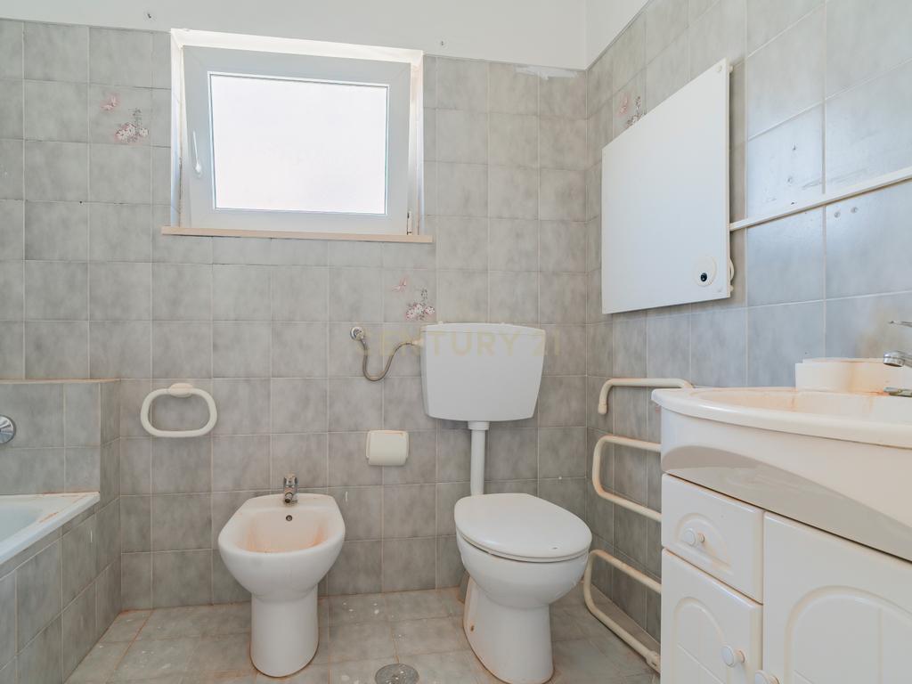 Excelente Apartamento T3 + 1 em remodelação - Image 21