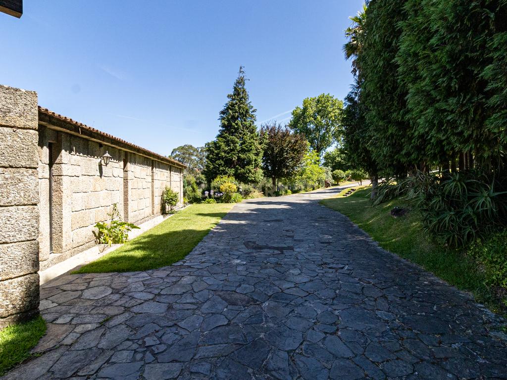 Casa das Azenhas – Charme e Exclusividade à Beira do Rio Cávado - Image 11