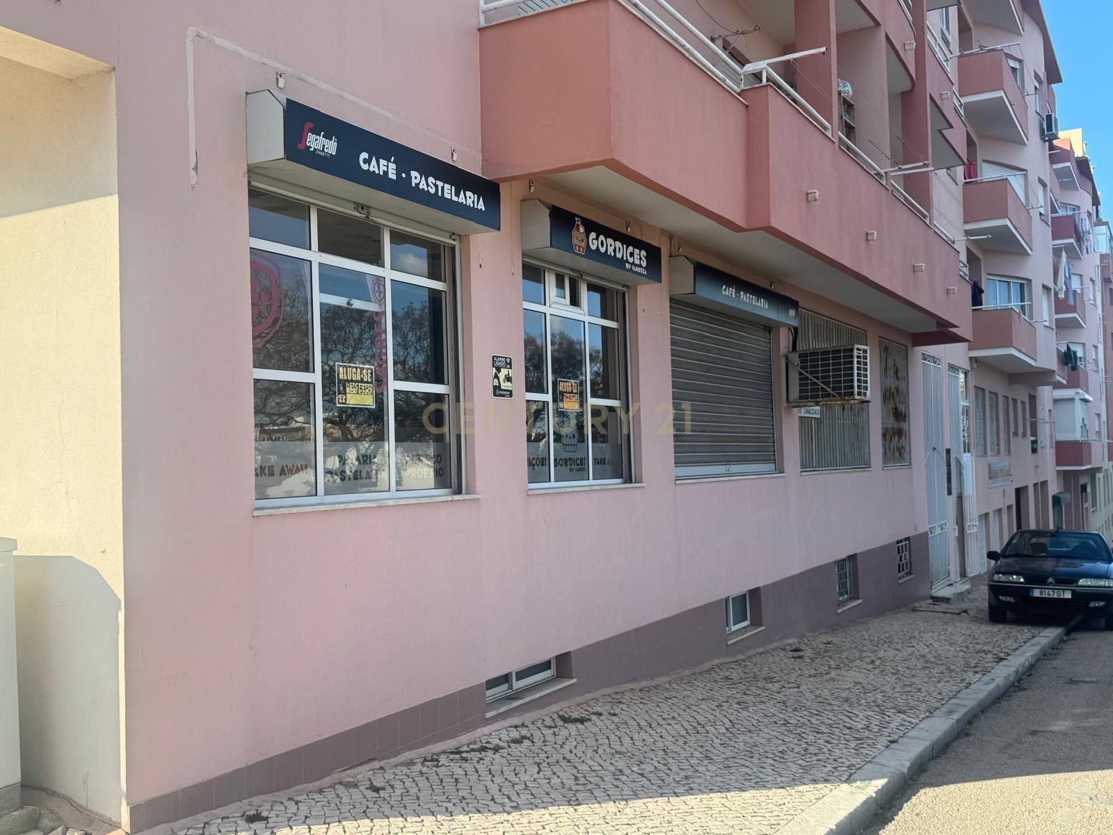 Espaço comercial à venda na Rua Henrique Augusto Pereira, nº2 - Image 35