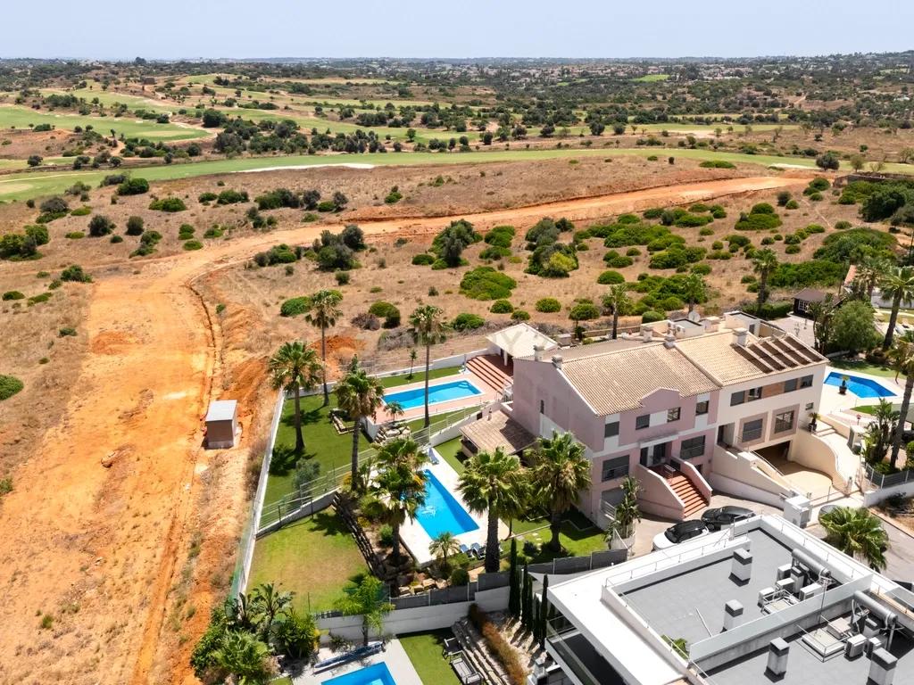 Moradia T3+1 em excelente estado com piscina e garagem, junto ao novo golfe! - Image 24