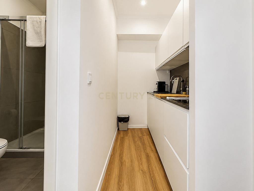 Apartamento T0 mobilado e equipado - Image 3