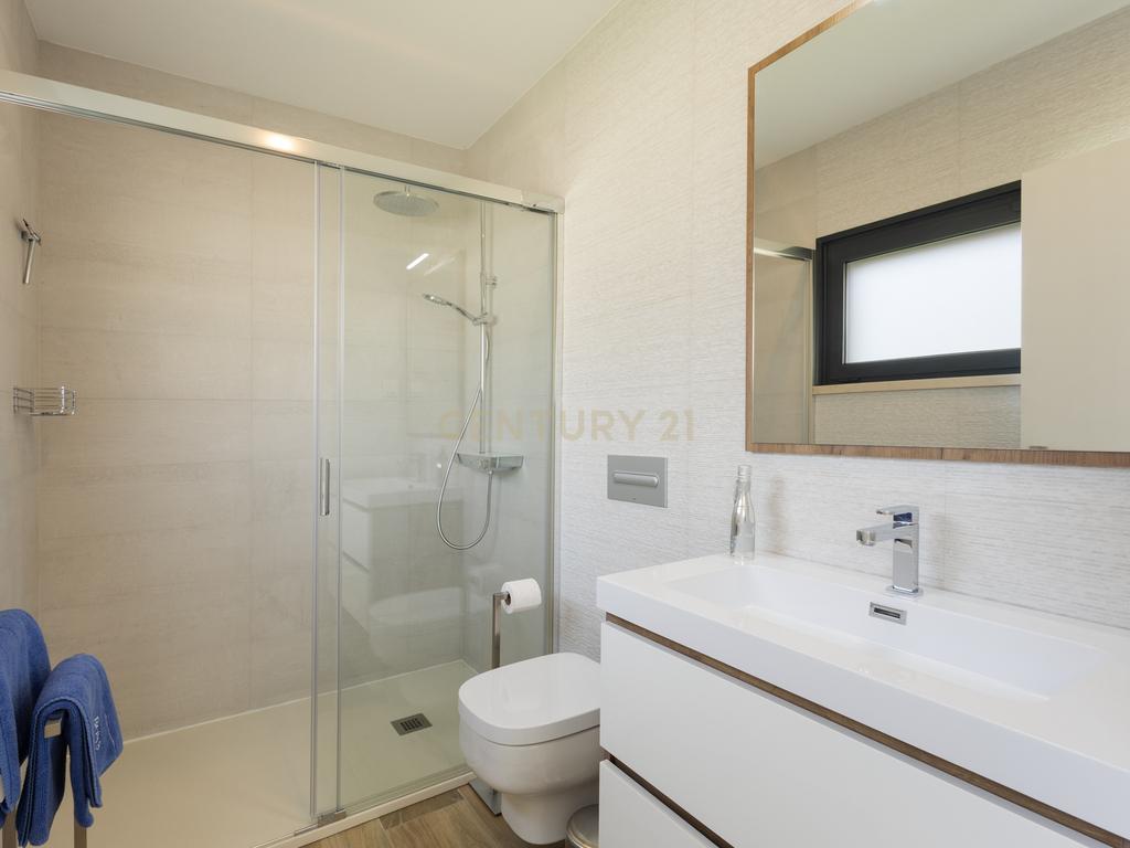 Moradia ultramoderna com 3 quartos: Vida sustentável na Costa da Prata - Image 30