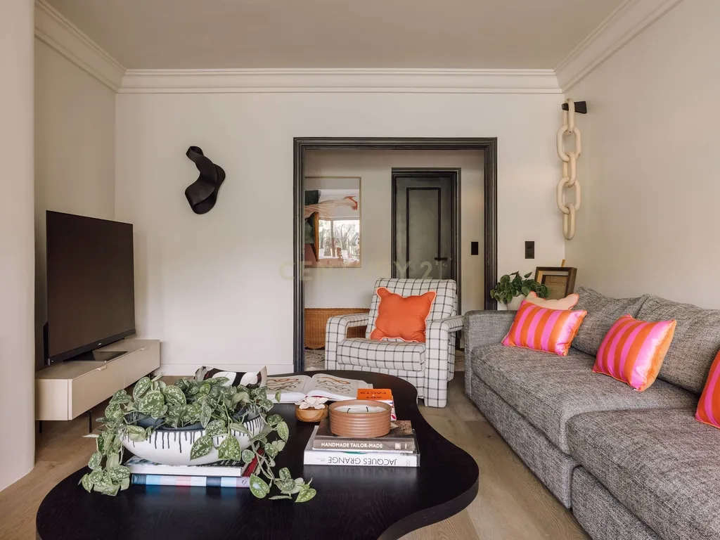 Apartamento T3 no Centro de Cascais com Licença de Alojamento Local - Image 8