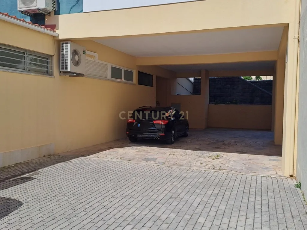 Apartamento T4 na Rua Gil Vicente - Parede - Image 30