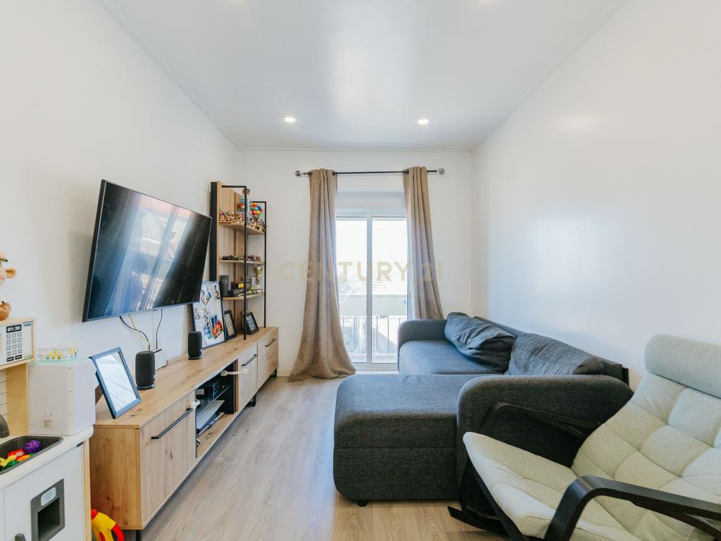 Apartamento T2+1 Renovado em Alhos Vedros - Image 13