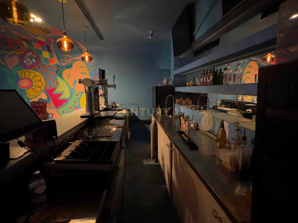 Largo de Santos | Espaço Comercial / Bar / Cafetaria — Sem Trespasse e Pronto a Abrir - Image 20