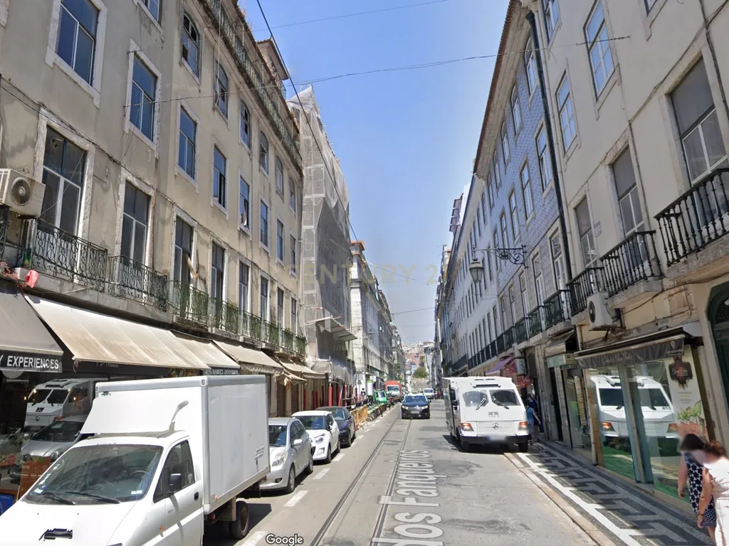 Prédio na Baixa - Projeto para Hotel 4* - 30 quartos - Image 1