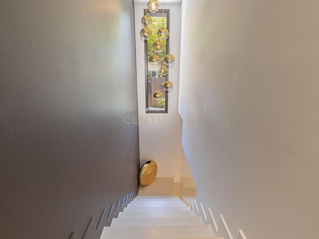 Moradia T4 de luxo, lote de gaveto 805m2, com cave e piscina. - Image 32