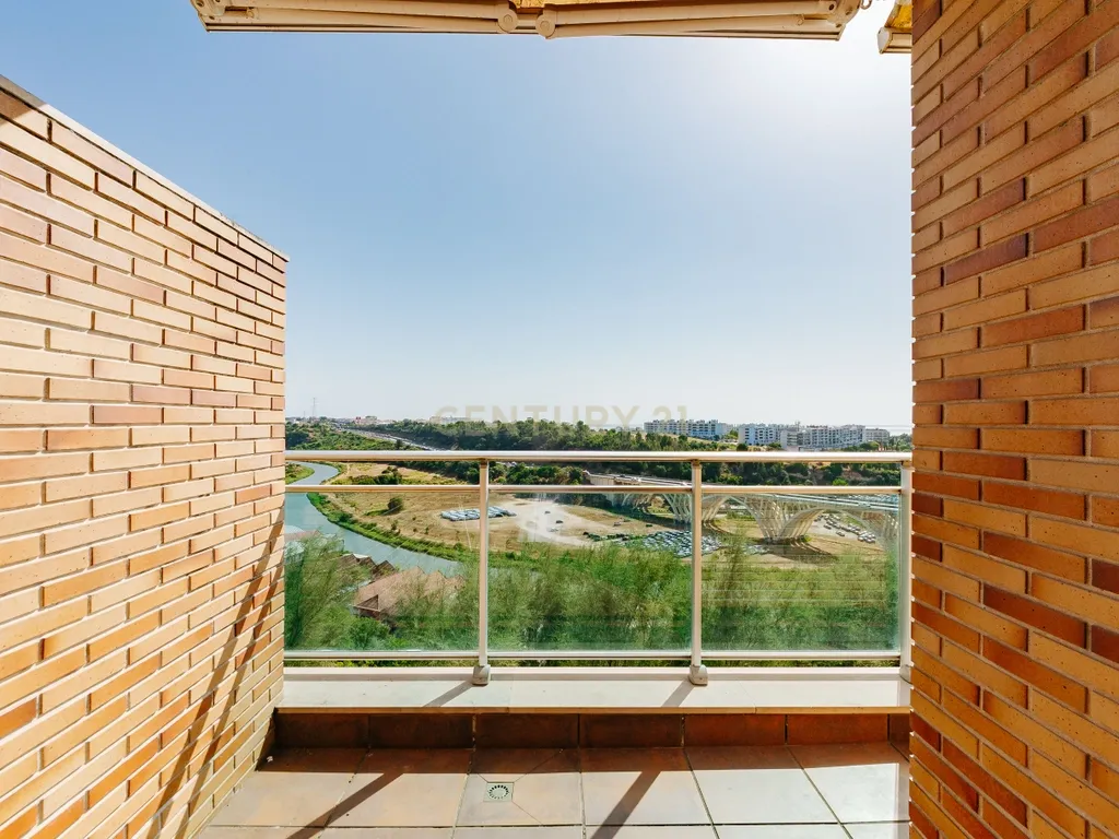 Apartamento T3 com vista da Varanda sobre o Rio Tejo nos Terraços da Ponte Sacavém - Image 27