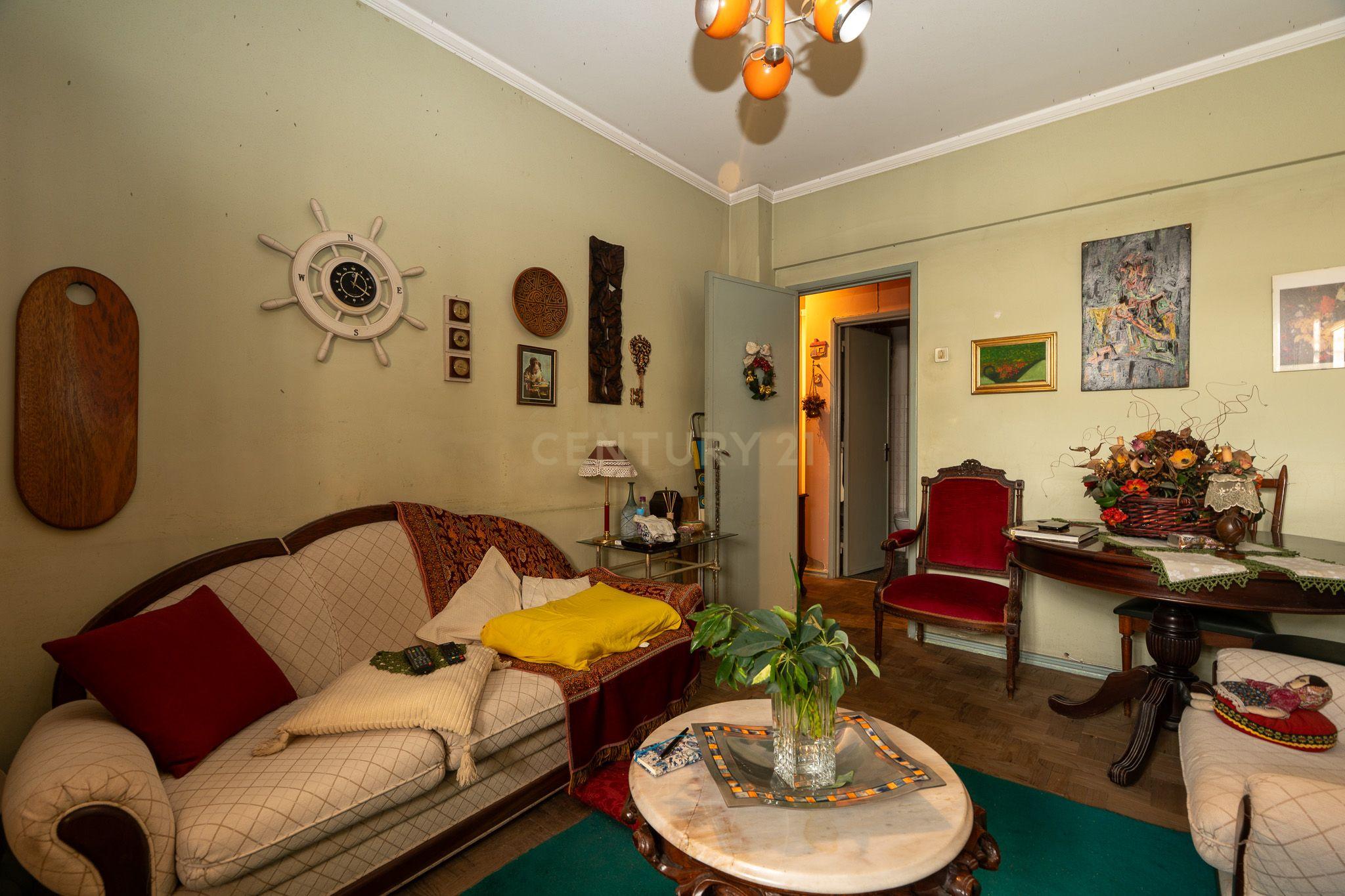 Apartamento de tipologia T3, com cerca de 115 m2, 2 WC, despensa, localizado numa das artérias principais da cidade de Odivelas, mais concretamente na Rua Professor Dr. Augusto Abreu Lopes. - Image 21