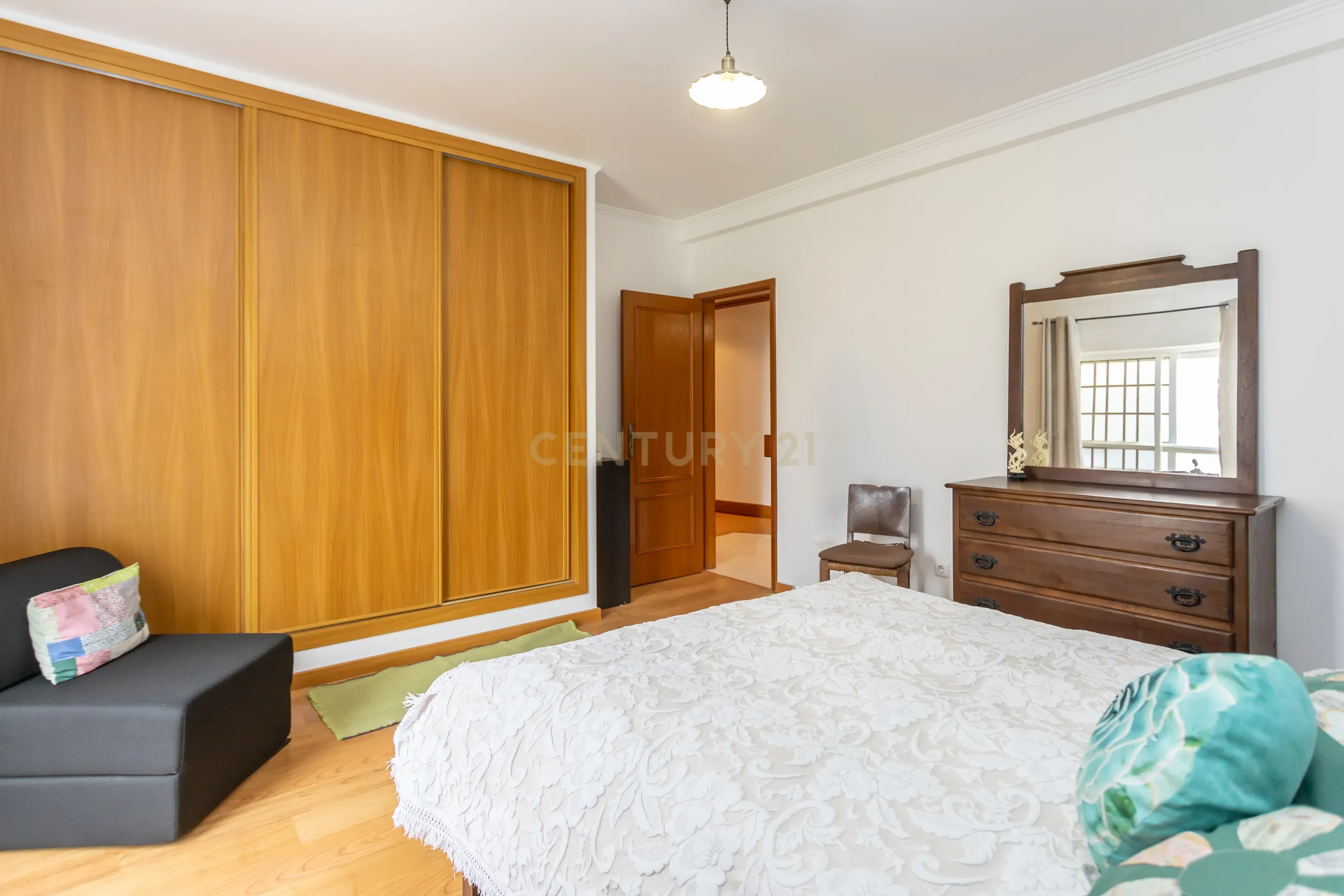 Apartamento T3 com Garagem e Boa Exposição Solar - Pinhal Novo - Image 8