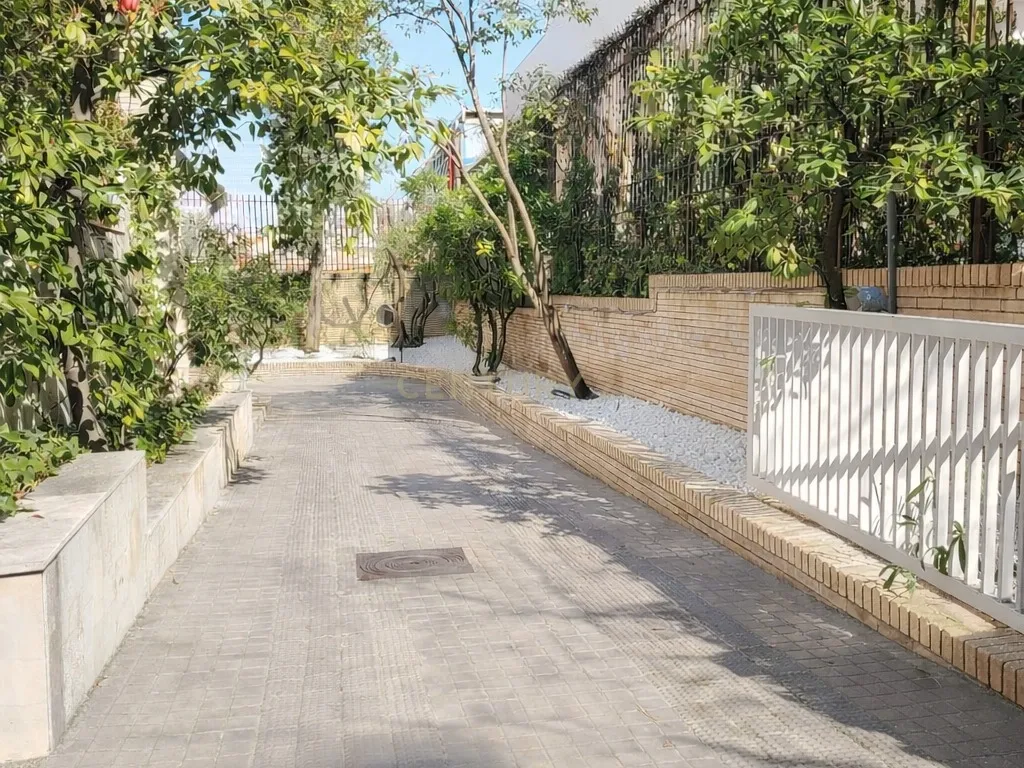 EXCLUSIVO APARTAMENTO EM URBANIZAÇÃO COM JARDIM E PISCINA - Image 34