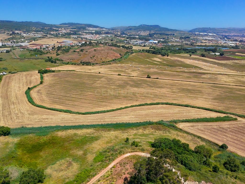 Apartamento T4 na prestigiada Urbanização Quinta do Infantado, Loures com Vista Panorâmica sobre as Lezírias - Image 37