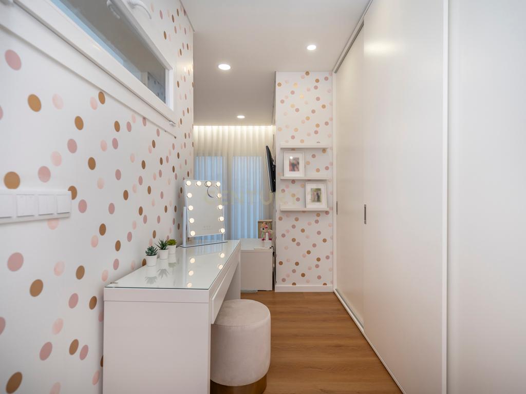 Luxuosa Moradia T5 com Vista Panorâmica em Odivelas - Image 30