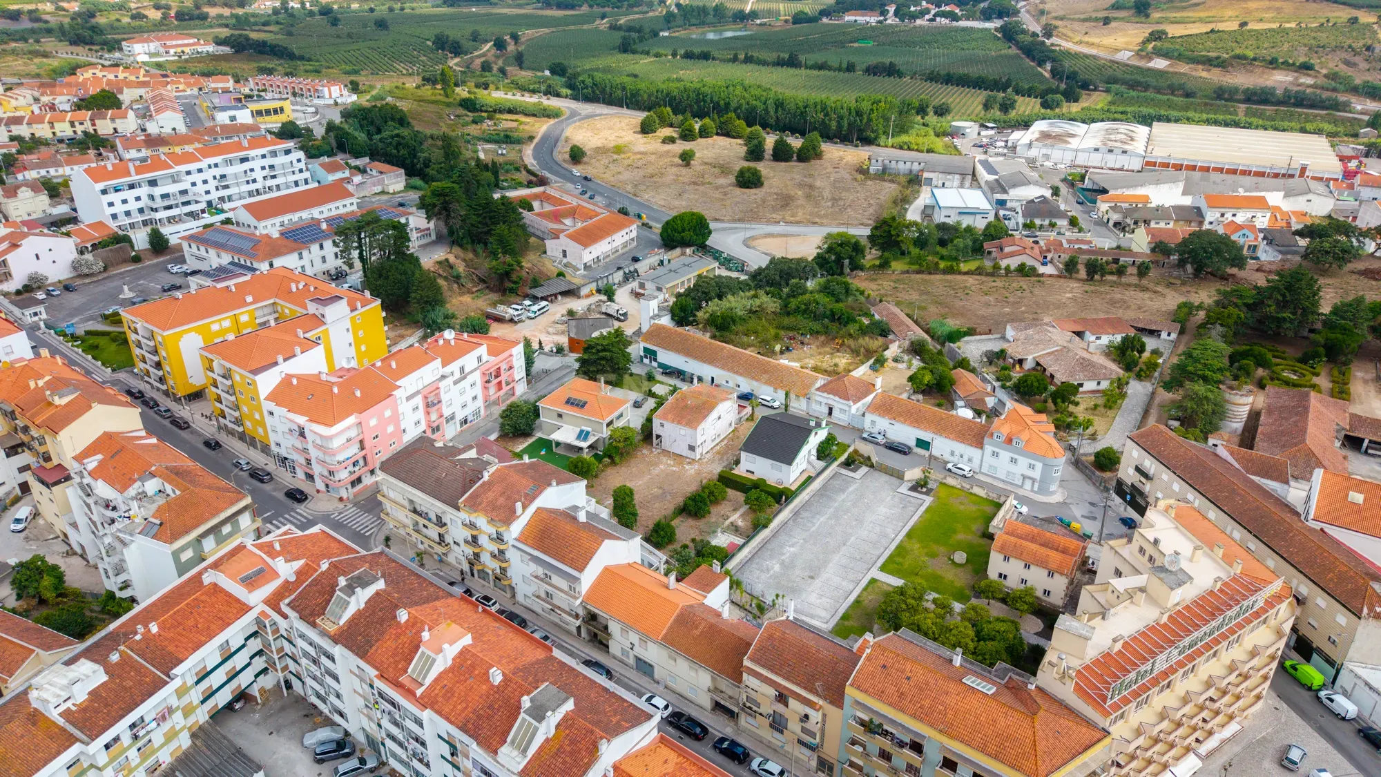 Fotografia 11 de Moradia T5 para remodelar ou lote para construção — Centro do Bombarral