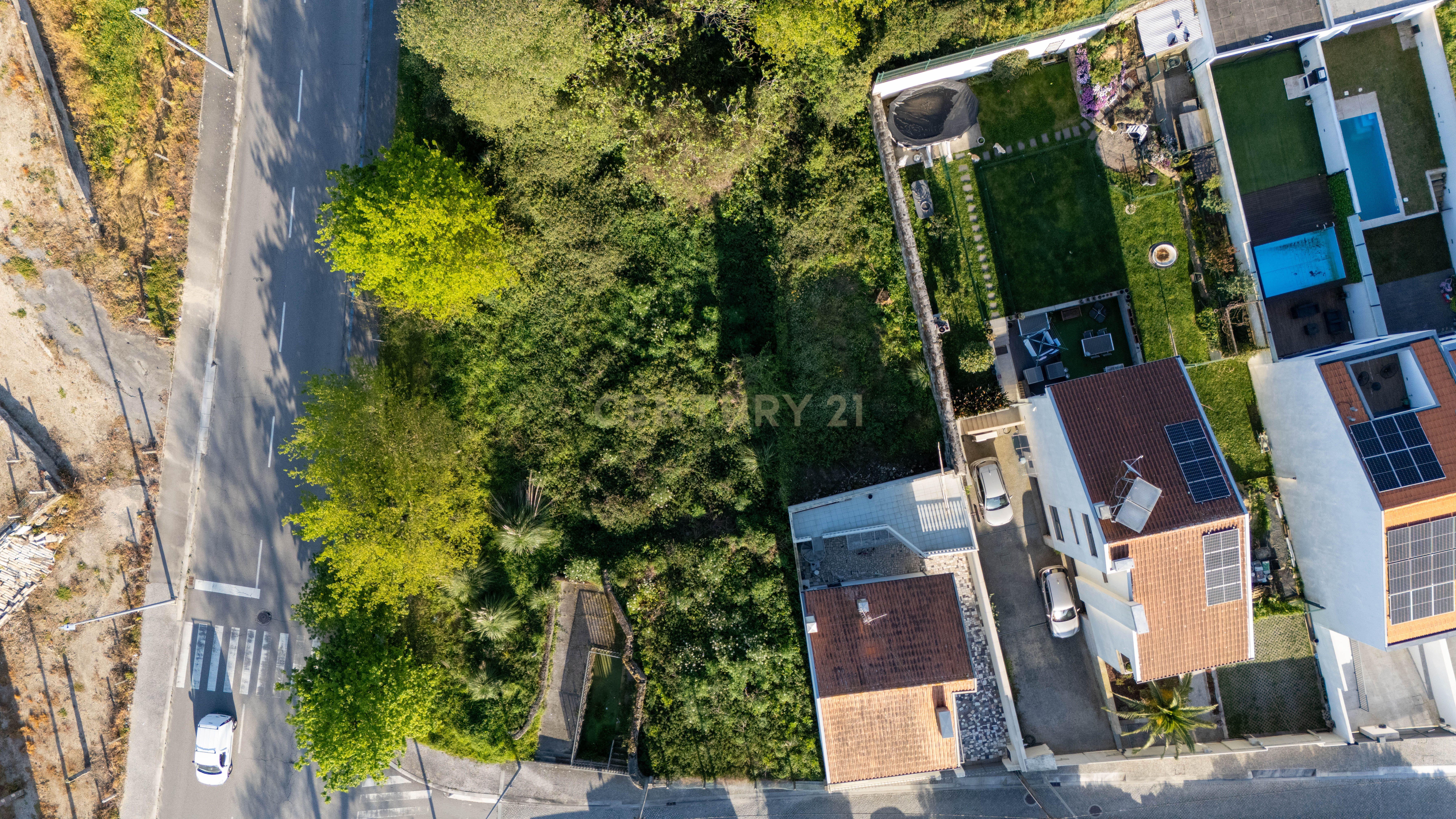 Terreno com Projeto de Loteamento Aprovado para Construção de Moradia - Image 24