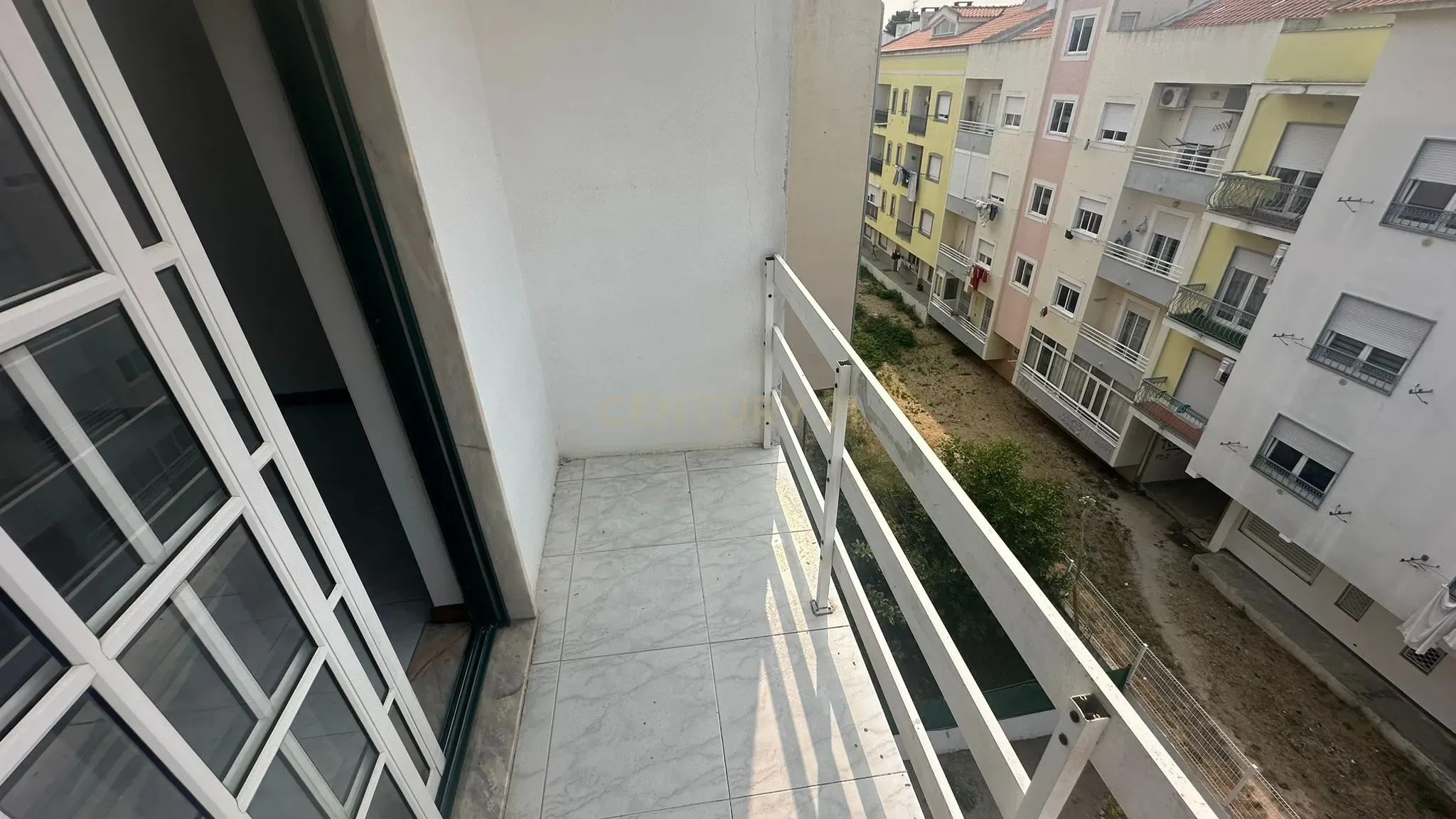 Apartamento T2 com Varanda, na Quinta do Conde - Image 17