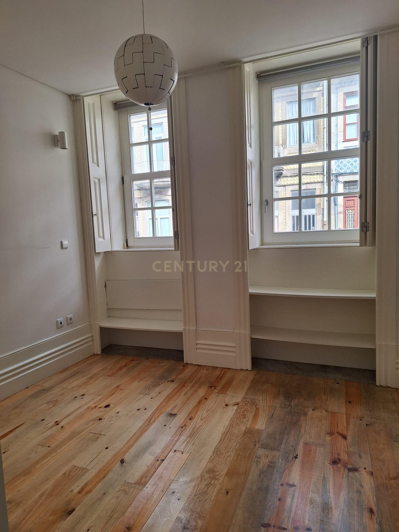 Apartamento T2 moderno na Rua do Bonfim, Porto. - Image 3