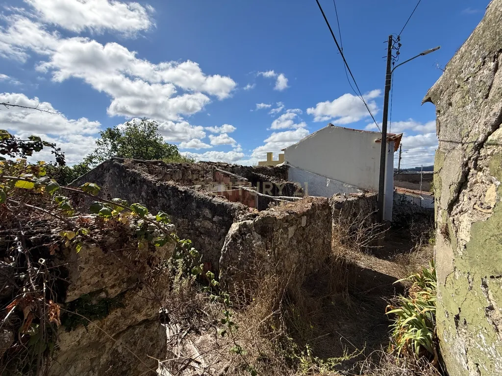 Ruina para Restaurar em Milharado, Mafra - Oportunidade Única - Image 1