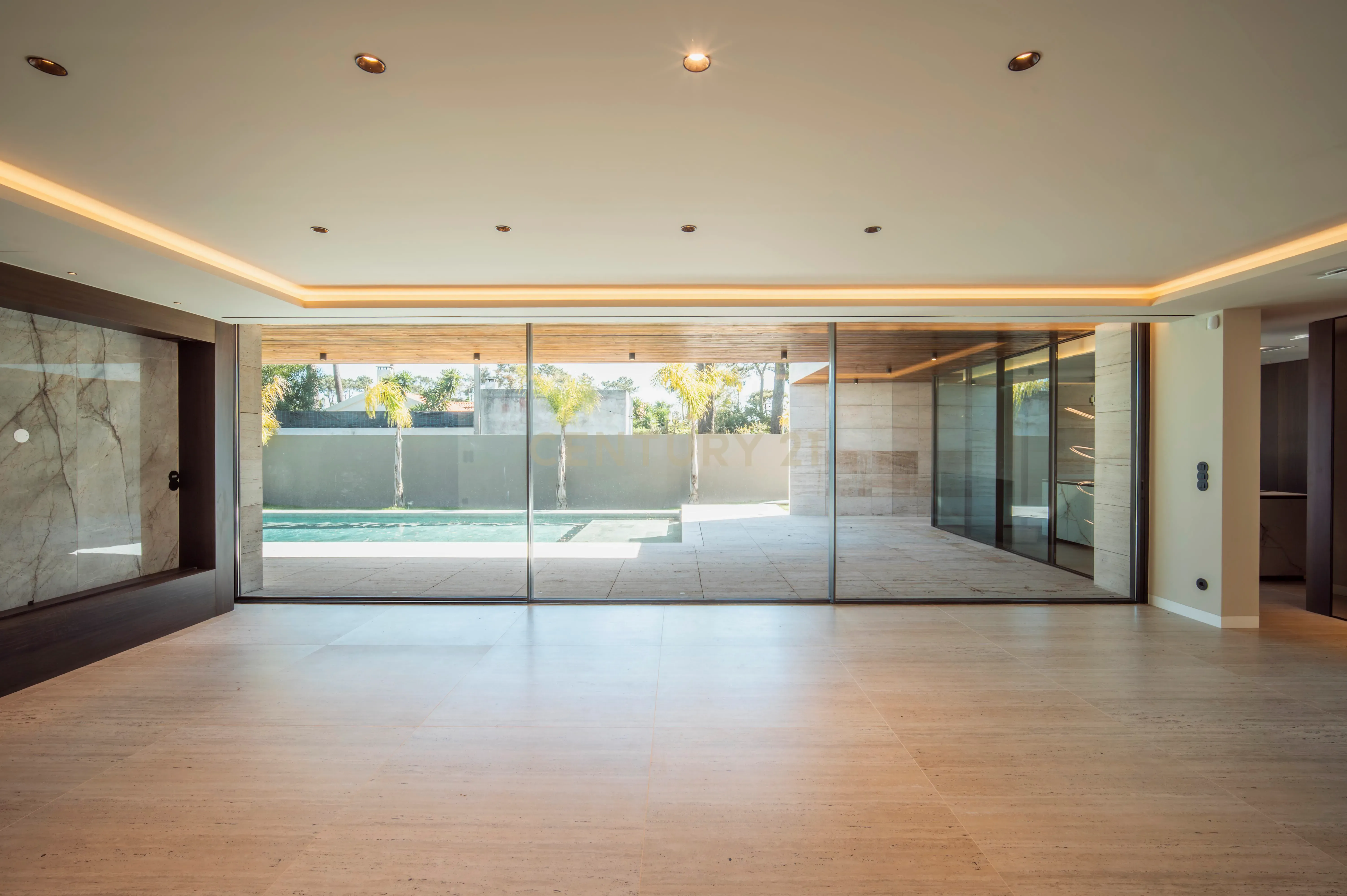 Fotografia 10 de Moradia T4 na Verdizela — Design, Luz e Piscina num Terreno de 1.032 m²