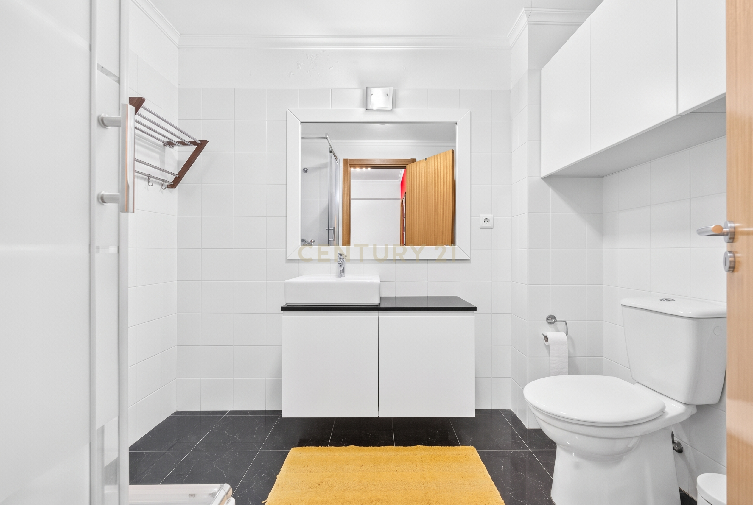 Fotografia 11 de Apartamento T1 com Boas Áreas em Santo António, Funchal