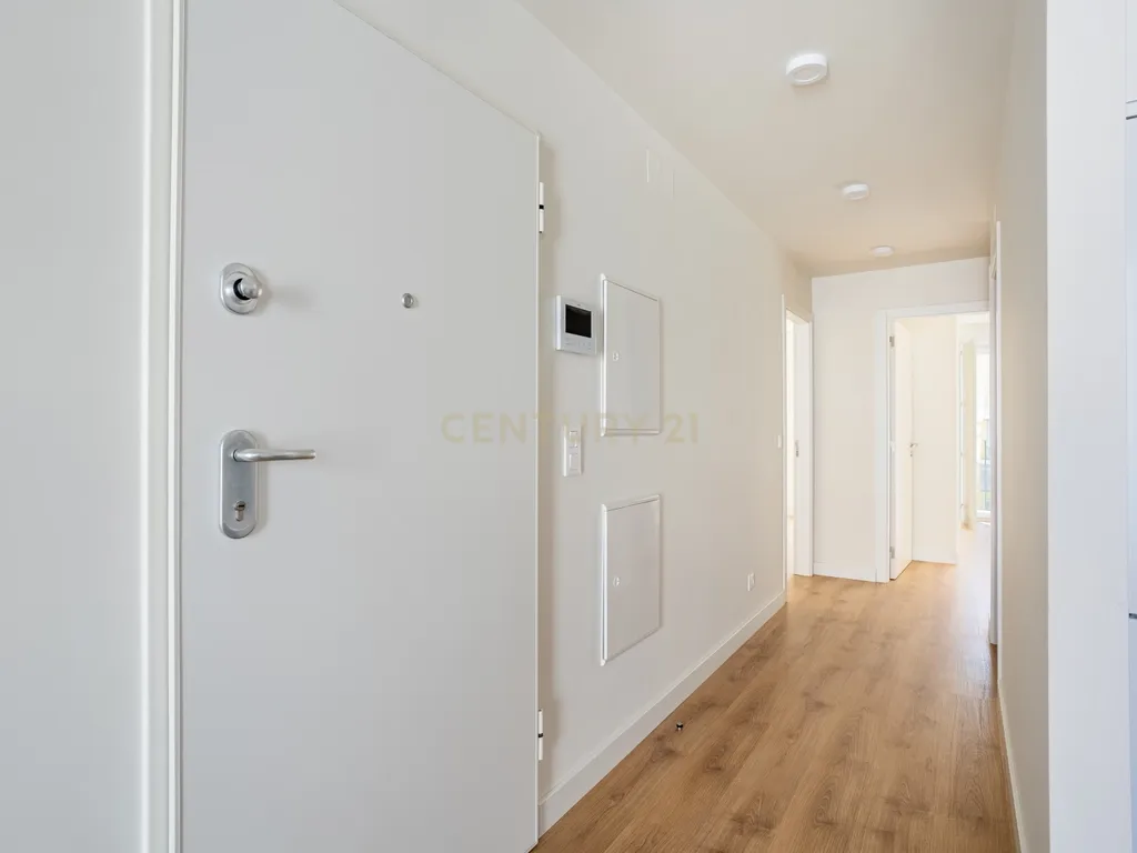 Duplex T3 para Venda, em Campolide – Pé-Direito Duplo, Terraço e Classe Energética A | 940.000 € - Image 3