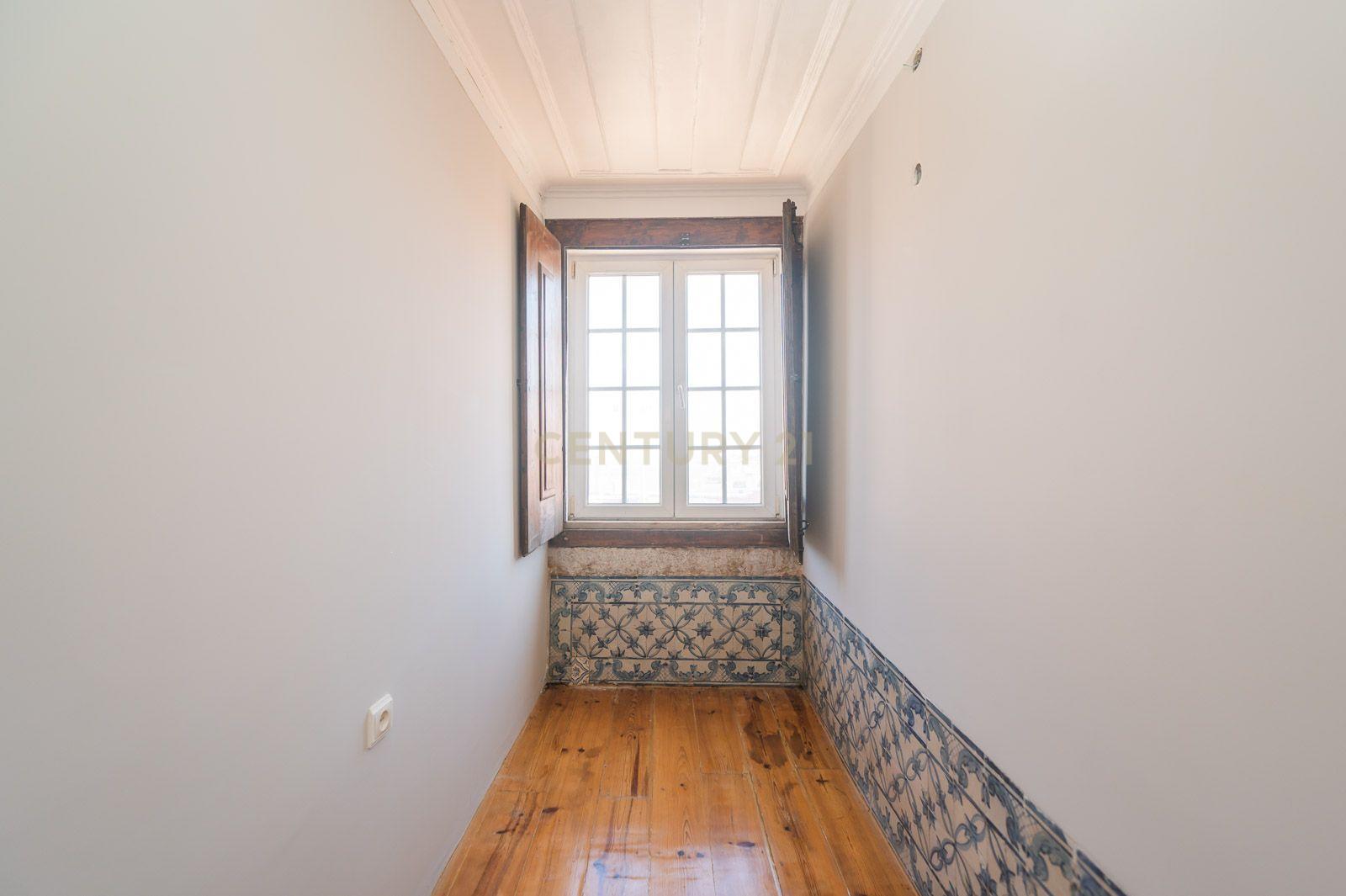 Fotografia 5 de Excelente Apartamento T2 | Janelas Verdes
